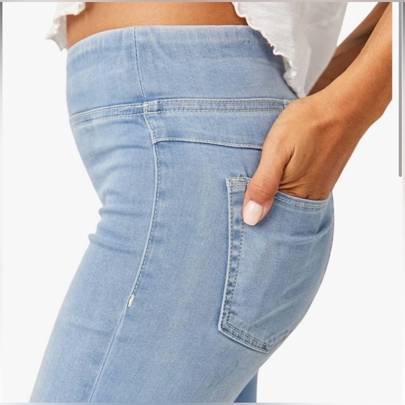 NWT We The Free In My Feelings Mid Rise Crop Boot Jeans - Picture 4 of 4